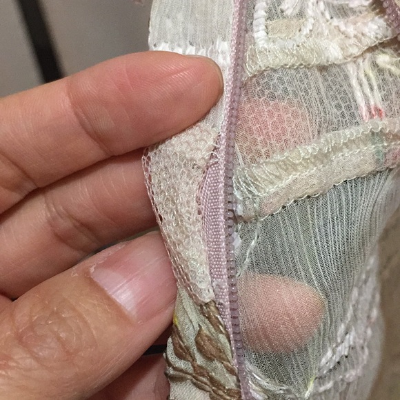 Delicate and airy embroidered top - Picture 5 of 8